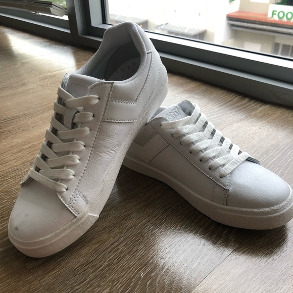 Shoes - Picture 1 of 3